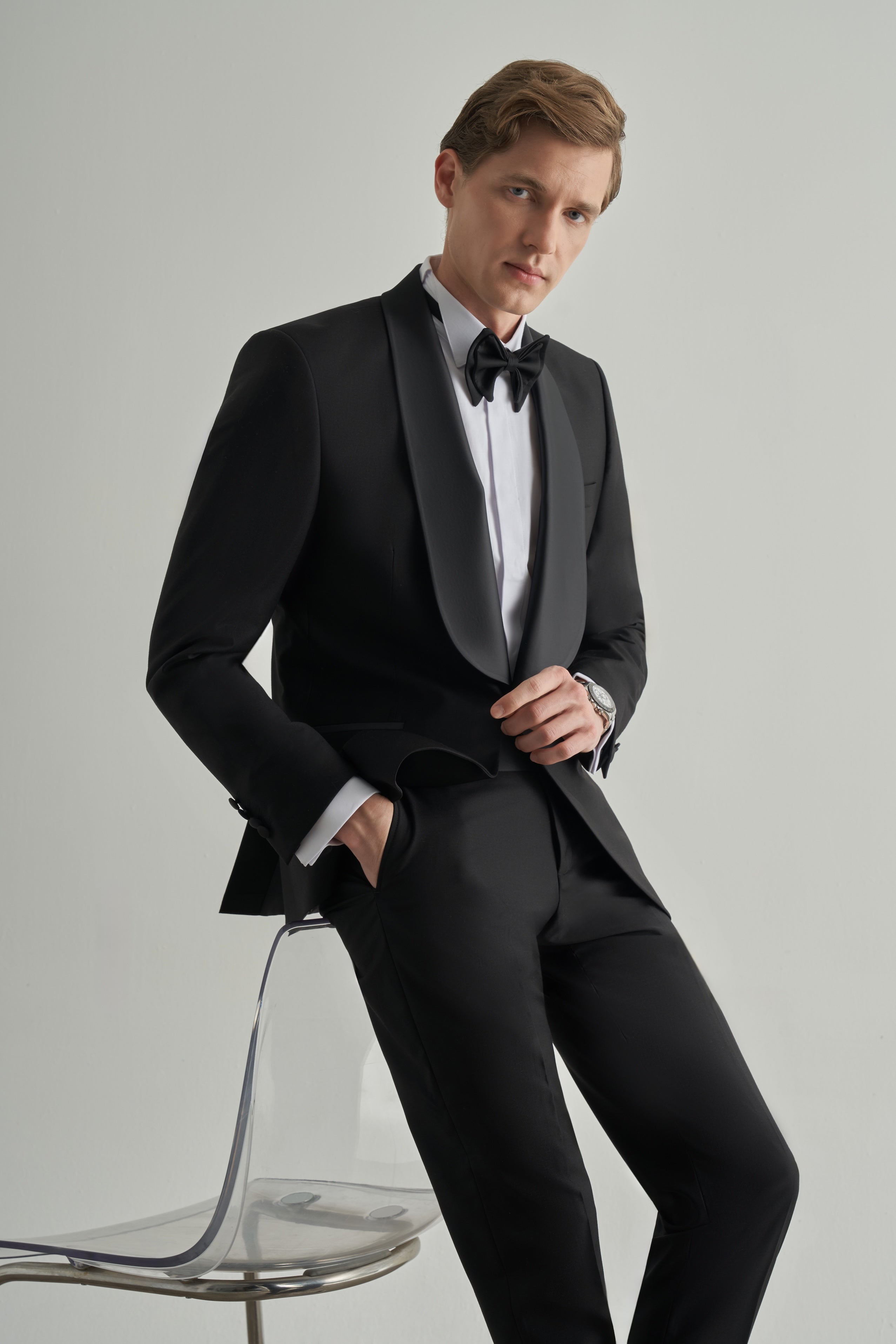What Is a Shawl Lapel? Timeless Tuxedo Style Explained