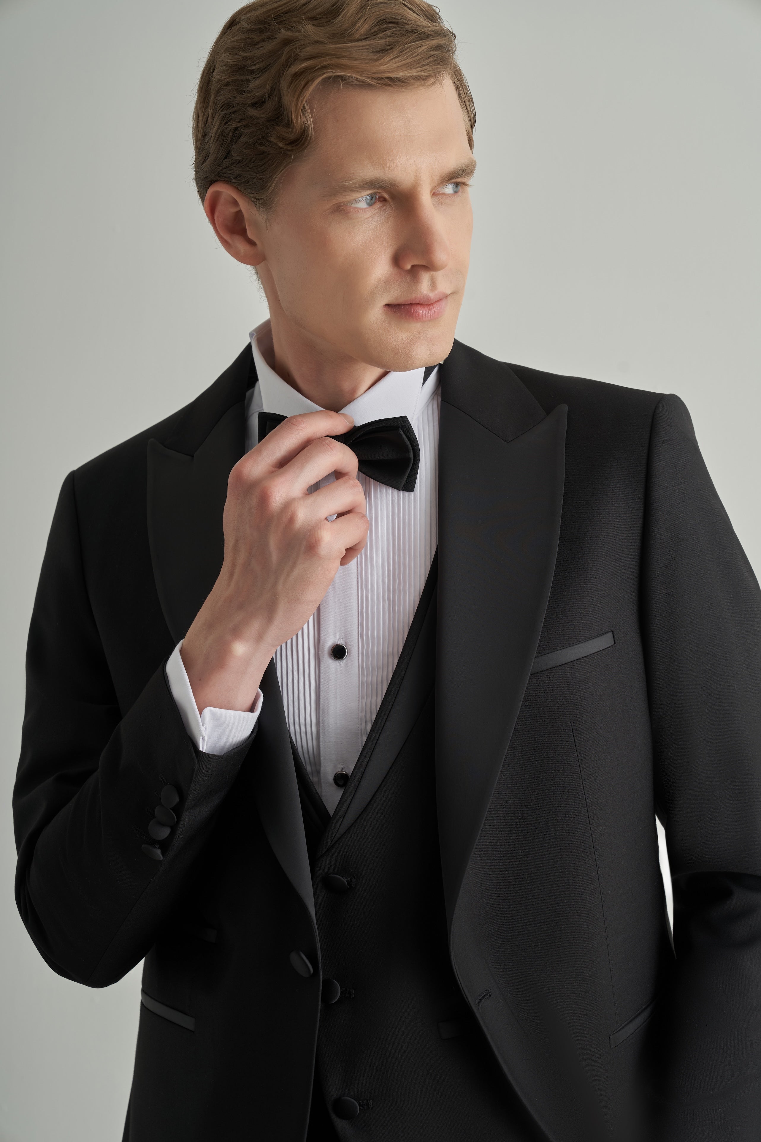 Peak Lapel Power: Mastering the Sharpest Suit Style in 2025